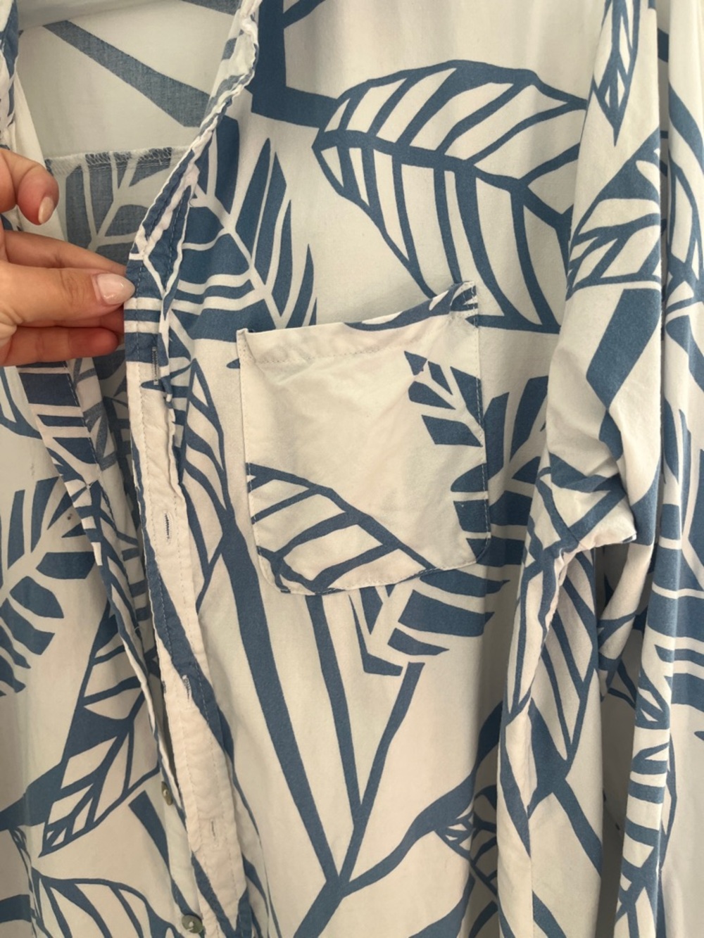 Ocean Drive White and Blue Leaf-Print Button-Up Shirt - Picture 5 of 7